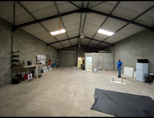 150M² WAREHOUSE TO LET IN STRAND INDUSTRIA